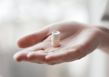 Which Of The Following Is A Common Symptom Of Vitamin B12 Deficiency?