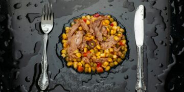 Which Diet Focuses On High Fat, Moderate Protein, And Very Low Carbs To Induce Ketosis?