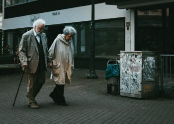 Many Seniors Skeptical Of AI-Generated Health Guidance