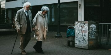 Many Seniors Skeptical Of AI-Generated Health Guidance