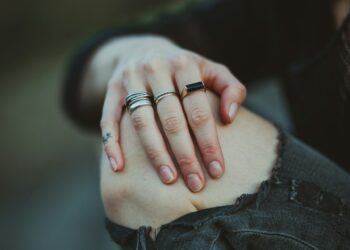 Which Condition Is Caused By Uric Acid Crystals In The Joints?