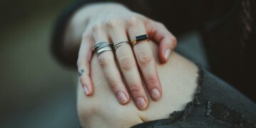 Which Condition Is Caused By Uric Acid Crystals In The Joints?