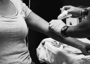 Which Blood Vessel Type Controls Blood Pressure By Constricting Or Dilating?