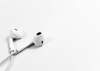 Shocking Amount Of Bacteria Found Hiding In Earbuds